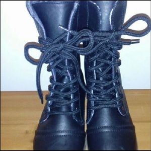 Doc Martin style boots with grey plaid lining 11